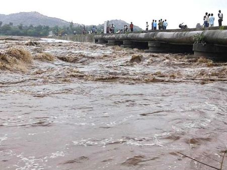 મહિસાગર નદી બે કાંઠે 