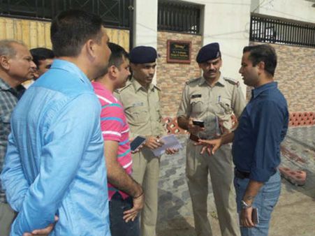 જામનગરમાં ફાયરિંગ કરી 6 લાખની લૂંટ