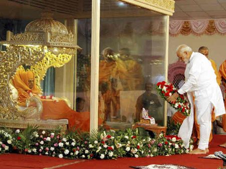 નરેન્દ્ર મોદીએ કર્યો બાપાના દર્શન