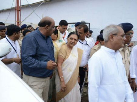 આનંદીબેન પણ કર્યા બાપાના દર્શન