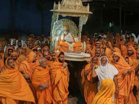 સાળંગપુર અને આસપાસના વેપારીઓ વેપાર ધંધા બંધ રાયકી સ્વામી બાપાને આપી શ્રદ્ધાંજલિ સાળંગપુર અને આસપાસના વેપારીઓ વેપાર ધંધા બંધ રાયકી સ્વામી બાપાને આપી શ્રદ્ધાંજલિ