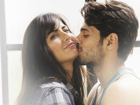 કેટરીના કૈફ અને સિદ્ધાર્થ મલ્હોત્રાની રોમેન્ટિક તસવીરો કેટરીના કૈફ અને સિદ્ધાર્થ મલ્હોત્રાની રોમેન્ટિક તસવીરો