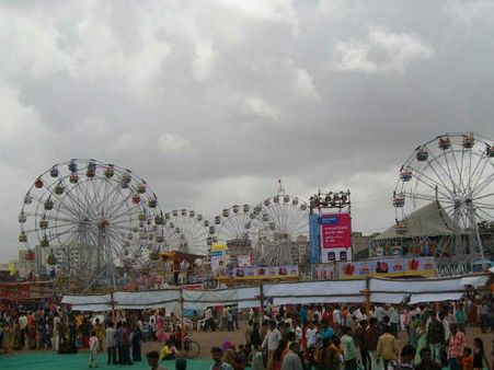 ગુજરાતમાં વિવિધ સ્થળે લાગ્યો સાતમ-આઠમનો મેળો, વરસાદે મઝા મારી