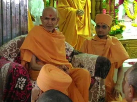 પૂજ્ય મંહત સ્વામીએ કર્યા પ્રમુખ સ્વામીના જન્મસ્થળના દર્શન 