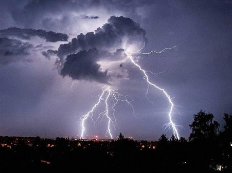 રાજકોટઃ ફરવા ગયેલા પરિવાર પર વીજળી પડી