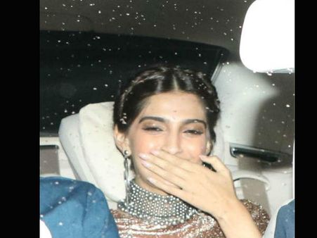 અક્ષય કુમારની પાર્ટીની તસવીરો અક્ષય કુમારની પાર્ટીની તસવીરો