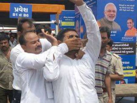 પાટીદાર નેતાઓને જય પાટીદાર બોલતા અટકાવાયા