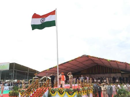 મુખ્યમંત્રી તરીકે વિજય રૂપાણીના મોરબી ખાતેના ધ્વજવંદનની તસવીરો
