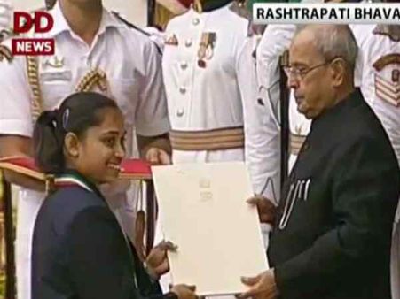 રાષ્ટ્રપતિએ ખેલોડીઓને રાષ્ટ્રિય ખેલ એવોર્ડથી કર્યા સન્માનિત