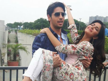 ગુજરાત રિવરફ્રન્ટ પાસે પહોંચ્યા કેટરીના અને સિદ્ધાર્થ...