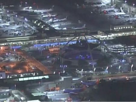 લોસ એન્જલિસ એરપોર્ટ પર ફાયરિંગની વાત અફવા છે!