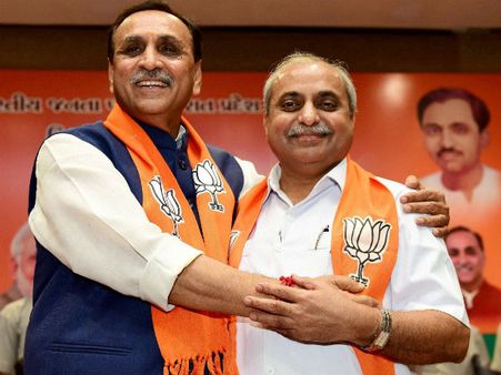 વિજય રૂપાણીએ 16મા મુખ્ય પ્રધાન તરીકે શપથ ગ્રહણ કર્યા