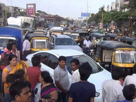 બે દિવસથી ગુમ થયેલી બાળકીની લાશ મળતા, સ્થાનિકોનો ચક્કાજામ 