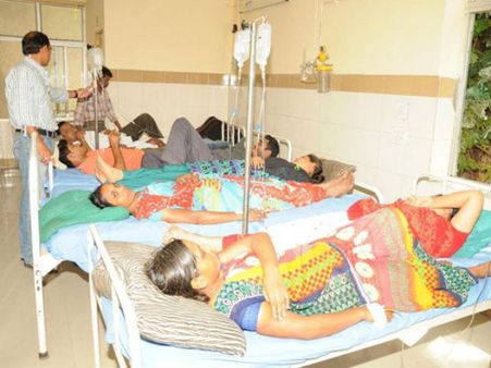 રસીકરણ કેમ્પમાં 40 કરતાં વધુ કામદારોને થઈ આડઅસર