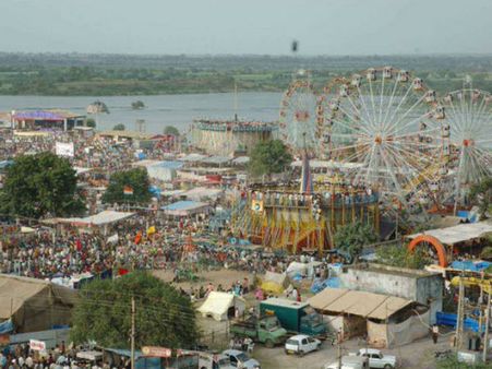 તરણેતર ત્રિનેશ્વર મહાદેવના પ્રાંગણાં મેળાના ભાતીગળ રંગો 