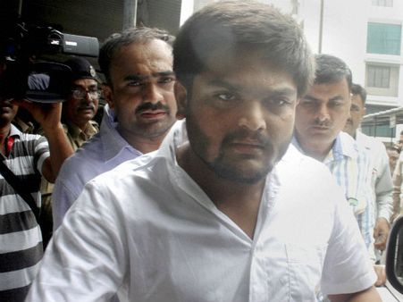 હાર્દિકના નામના નારા