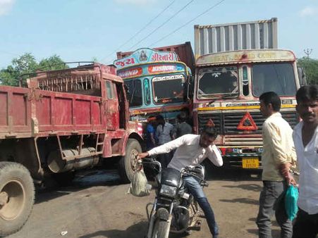 અમરેલીમાં 3 ટ્રક વચ્ચે ગમખ્વાર અકસ્માત 