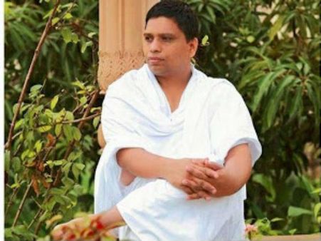 આચર્ય બાલકૃષ્ણ ટોપ 25 ધનિકોમાંના એક