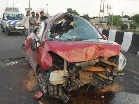 આણંદ નજીક ગાડી પલ્ટી, એકનું મોત 