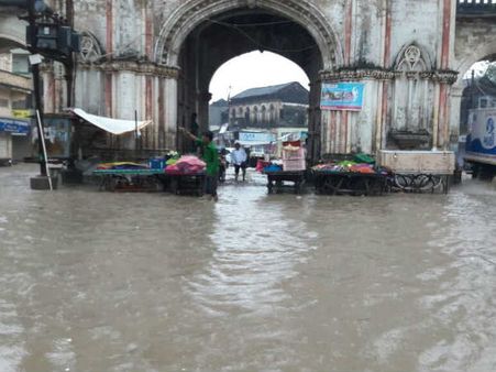 અમરેલીમાં ત્રણ કલાકમાં 5 ઇંચ વરસાદ અમરેલીમાં ત્રણ કલાકમાં 5 ઇંચ વરસાદ