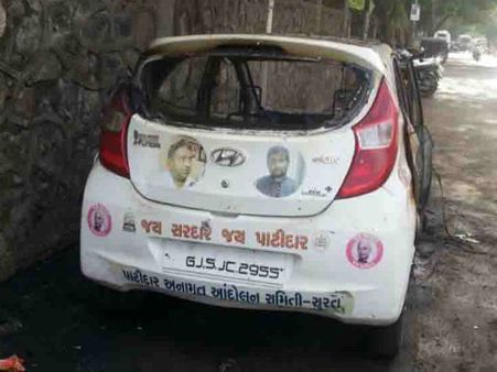 દિનેશ પટેલઃ હાર્દિકે જ તેની કાર સળગાવાવનું કહ્યું હતું