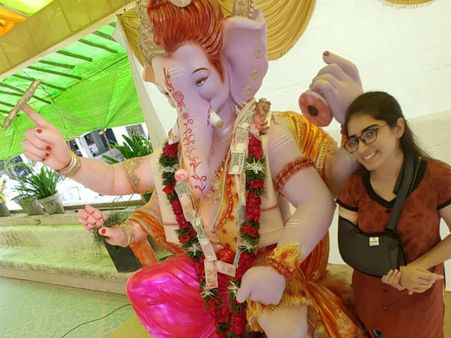 સેલ્ફી વીથ બાપ્પા: ગુજરાતના પંડાલ અને ભક્તોની તસવીરો