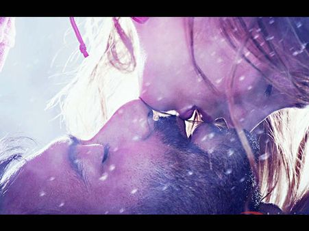 #Shivaay: 25 વર્ષમાં અજય દેવગનની પહેલી કિસ, હોટ સીન, જુઓ...