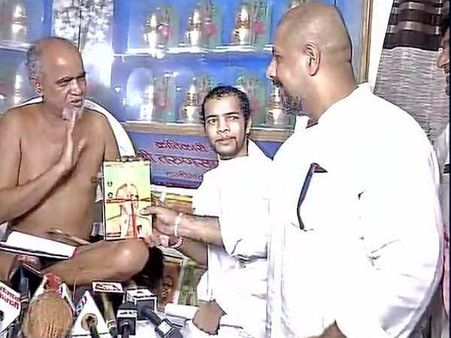 કોણ છે જૈન મુનિ તરુણ સાગરજી? વિશાલને કેમ આપી માફી?