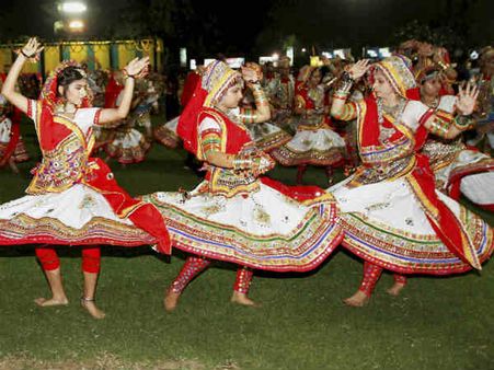અમદાવાદમાં આસો મહિનામાં અષાઢી માહોલ, ખેલૈયા દુખી