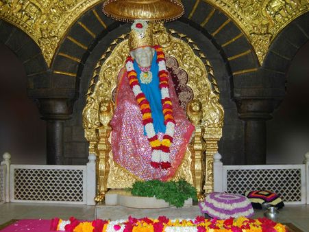 શિરડીમાં પૈસા આપીને કોઈને પણ મળશે VIP દર્શન પાસ