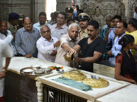 સોમનાથ દાદાના દર્શન કરી શરૂઆત