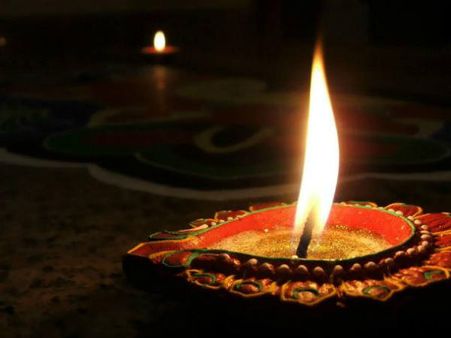 દિવાળી એટલે છુપાઇને દિવો ઓલવવો