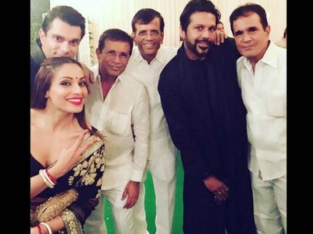 અબ્બાસ મસ્તાન સાથે અબ્બાસ મસ્તાન સાથે