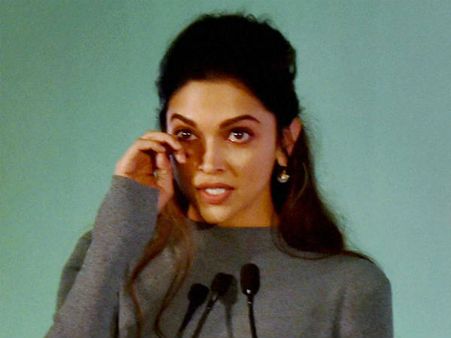 સહયોગ કરો, સાથ આપો