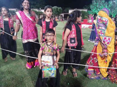 નાના કાનુડા અને રાધાઓની અનોખી નવરાત્રી જુઓ તસવીરોમાં