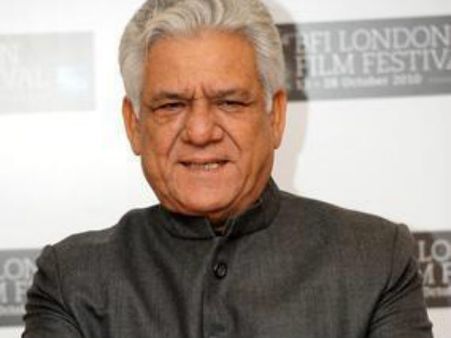 ઓમ પુરીએ શહીદનું અપમાન કર્યું, લોકોએ કરી થું થું