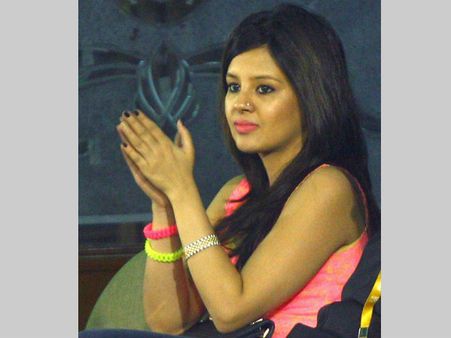 સાક્ષી ધોની સામે એફઆઇઆર દાખલ, મલ્ટી કરોડની છેતરપિંડીનો આરોપ