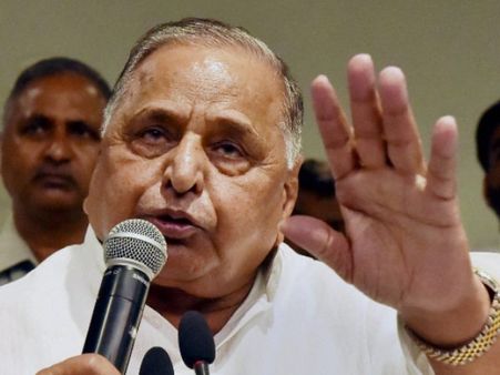 મુલાયમસિંહની કવાયત નિષ્ફળ, કાકા-ભત્રીજો સ્ટેજ પર જ બાખડ્યા