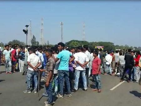 અકસ્માતને પગલે મુંબઈ અમદાવાદ હાઇવે ઉપર ચક્કાજામ