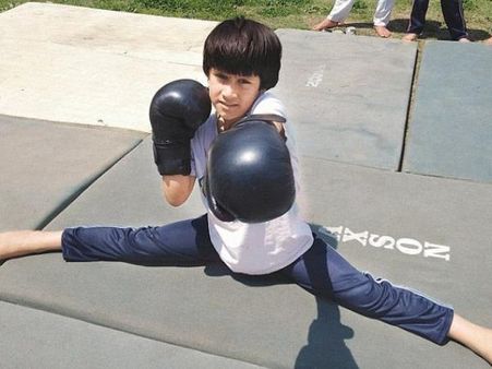 8 વર્ષની કાશ્મીરી છોકરી તજામુલે રચ્યો ઇતિહાસ, જીત્યો વર્લ્ડ કિક બોક્સિંગમાં ગોલ્ડ