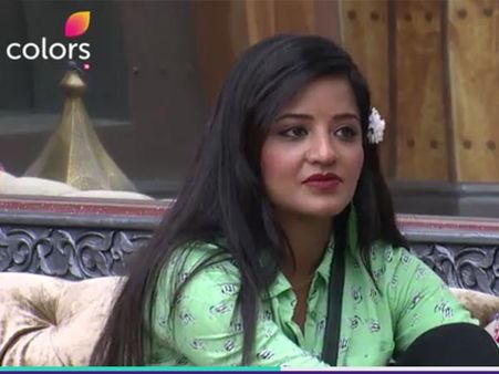 મોના ખૂબ ગુસ્સે થઇ 