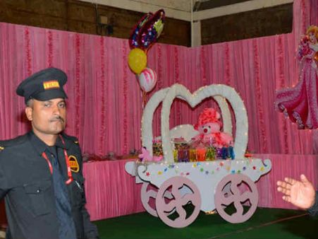 જન્મદિવસની સજાવટ