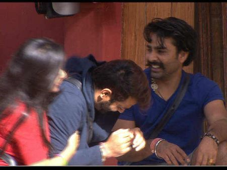 ગાર્ડન એરિયામાં મસ્તી