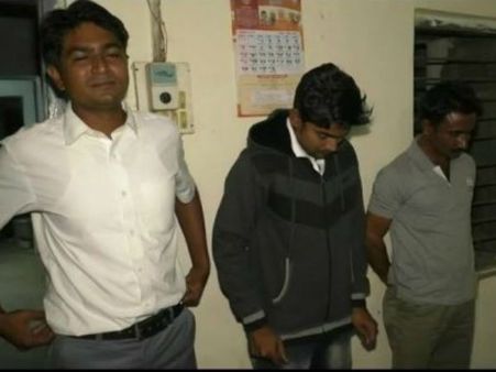 ખેલ મહાકુંભમાં બાળકોને લઈ જતા ડ્રાઇવરો નશાની હાલતમાં ઝડપાયા ખેલ મહાકુંભમાં બાળકોને લઈ જતા ડ્રાઇવરો નશાની હાલતમાં ઝડપાયા