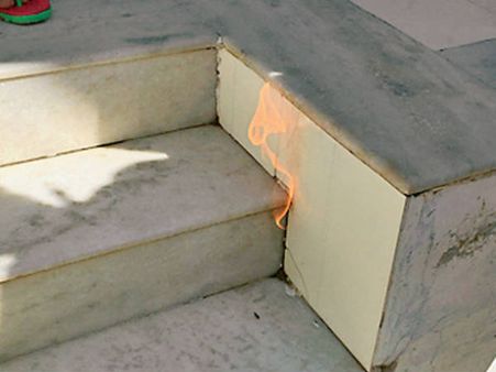 કલોલમાં ઘરમાં થાય છે આગના લપકારા કલોલમાં ઘરમાં થાય છે આગના લપકારા