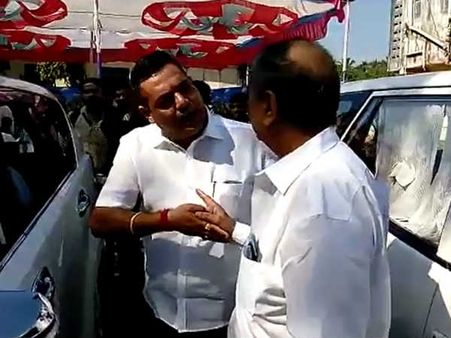 ઉમરગામમાં તાલુકા પંચાયતના ખાતમુર્હુતમાં વિવાદ ઉમરગામમાં તાલુકા પંચાયતના ખાતમુર્હુતમાં વિવાદ