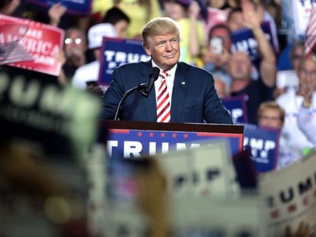 મુસ્લિમ વિરોધી સ્ટીવ બેનન ટ્રમ્પના પહેલા નવરત્ન