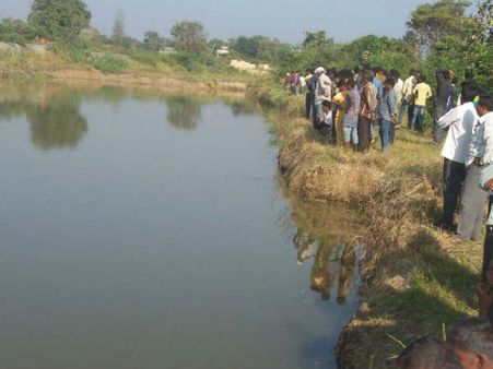 ઘાસ કાપતા યુવકને મગર તાણી ગયો