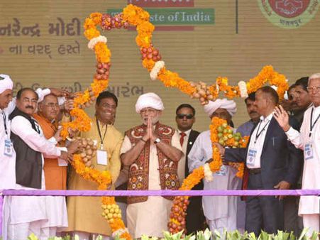 ડીસામાં પીએમનું ભવ્ય સ્વાગત ડીસામાં પીએમનું ભવ્ય સ્વાગત