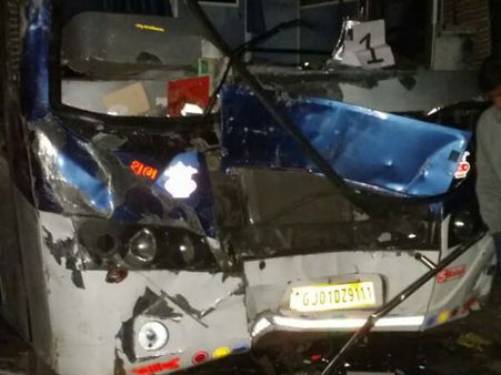 મહેસાણા પાસે થયો ગોજારો અકસ્માત, 4ની મોત 15 ઇજાગ્રસ્ત